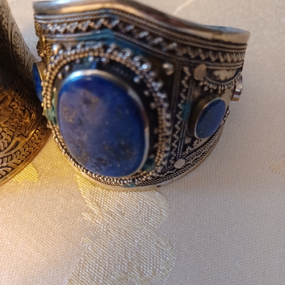 Estate Vintage Triable Silvertone Cuff Bangles - Picture 2 of 7